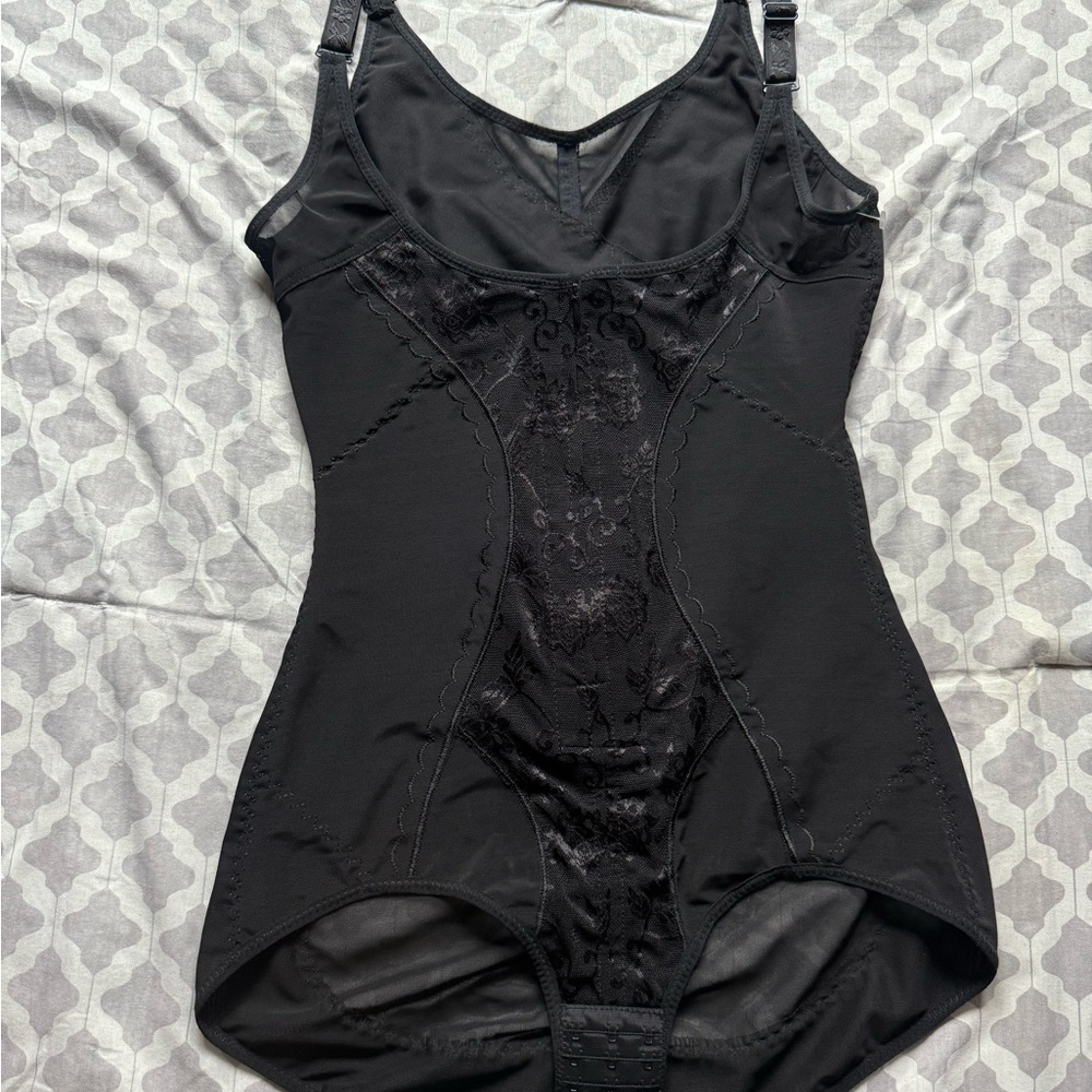 Sleek Black Women's Shapewear Bodysuit